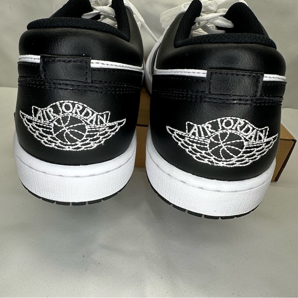 Nike's Men's White Black Jordan 1 Low 553558-132 - Picture 5 of 7